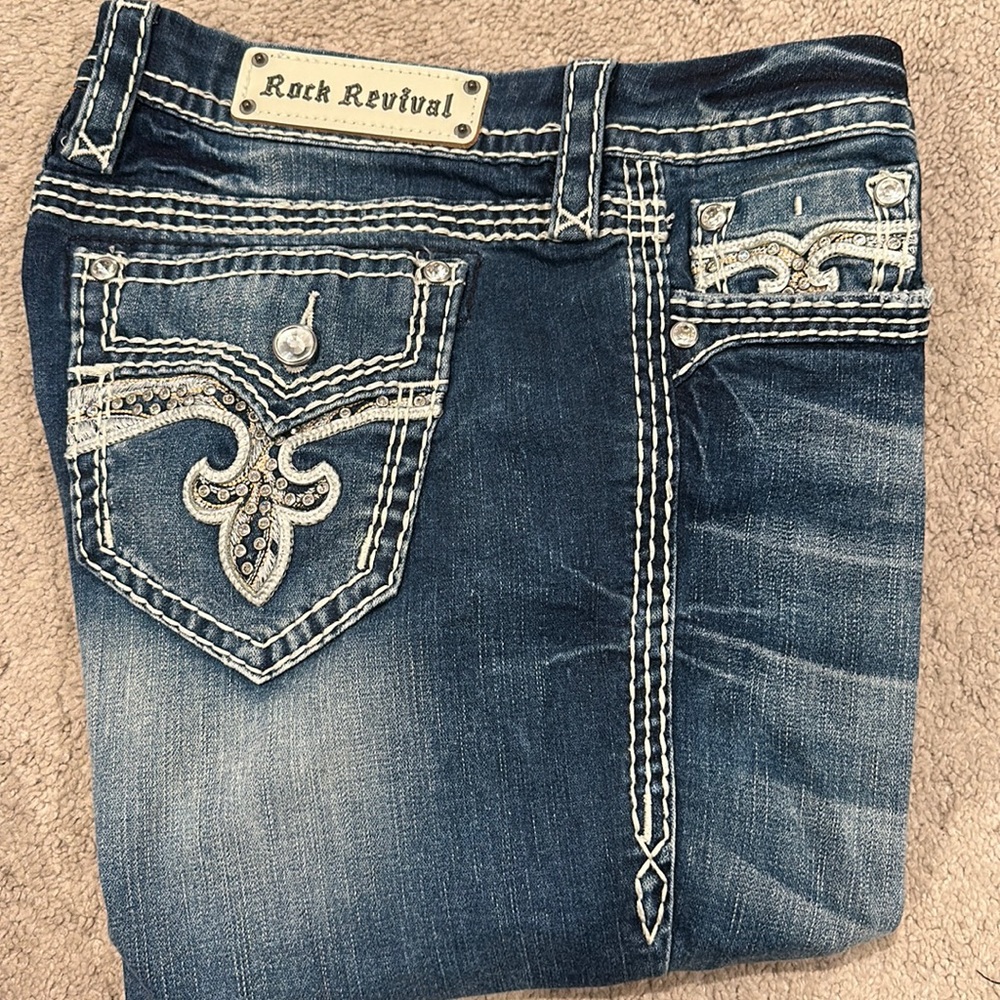 Women’s Rock Revival Easy Straight Jean